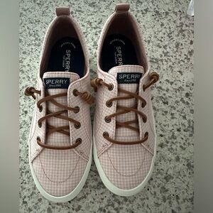 Never worn pink Sperry women’s size 8